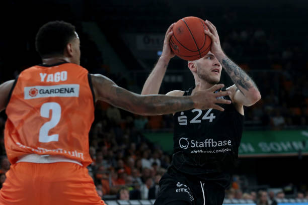 向前推动球 向前推动球