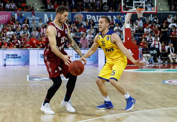 科莫在领先 科莫在领先