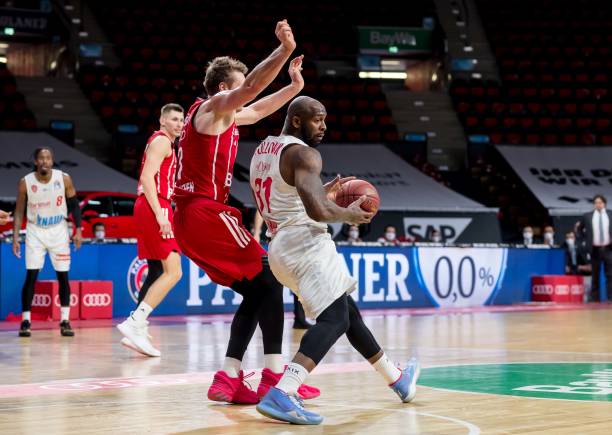 展现出压倒 展现出压倒